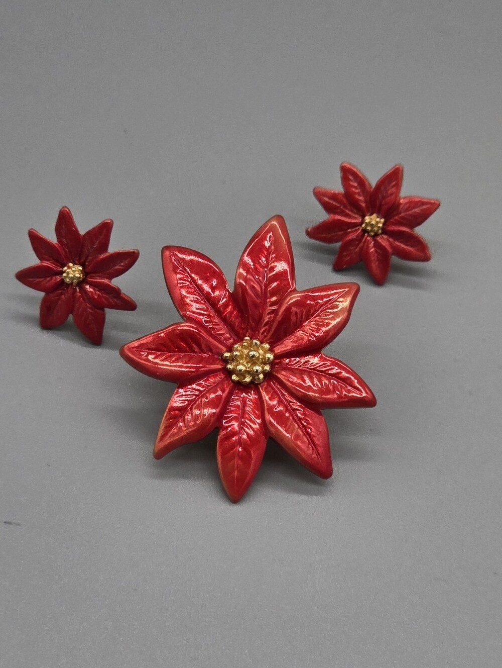 Avon Vintage Red Poinsettia Flower Pin and Earring Set - Gold Center